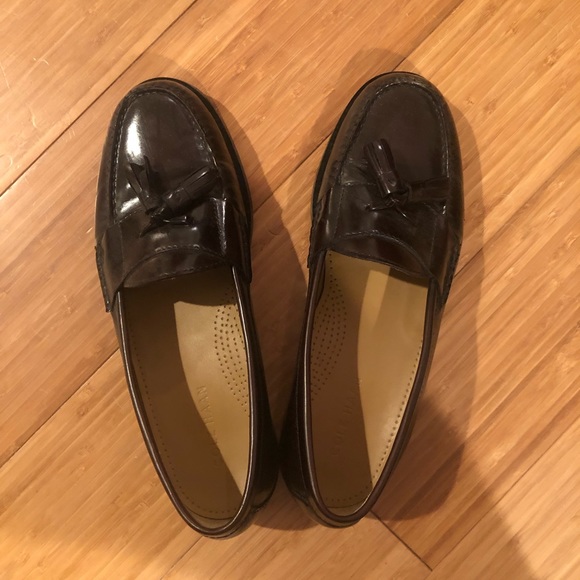 Cole Haan Tassel Loafer. Cordavan color - Picture 2 of 4